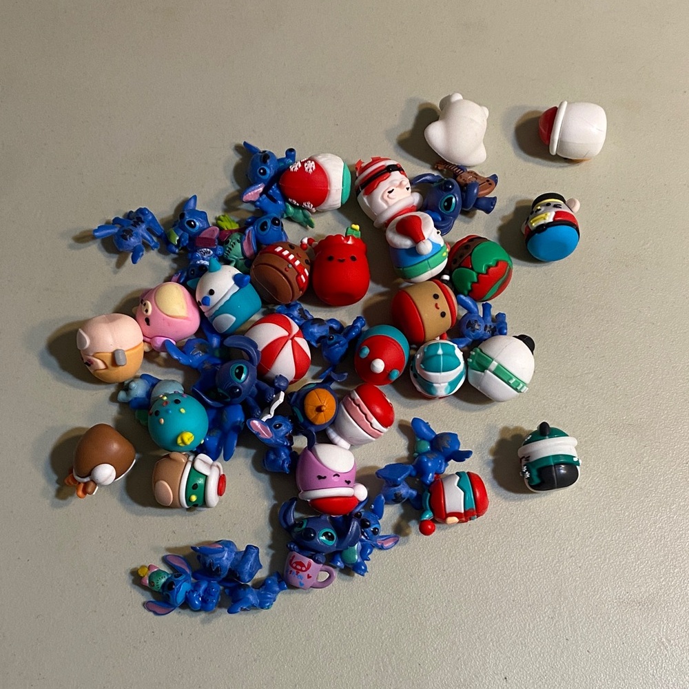 Disney Mini Stitch & Character Figurine Lot in Blue, Red, White & Multi - Picture 1 of 2